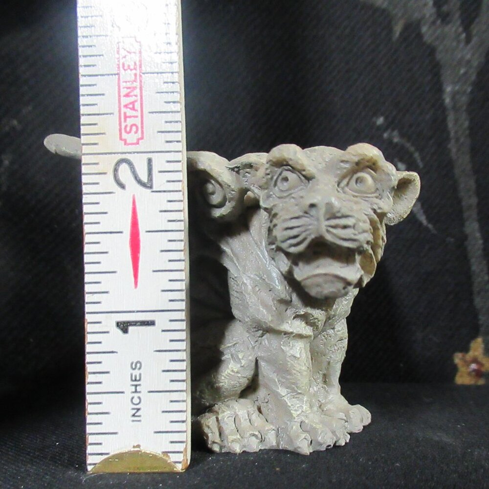 Mini Winged Dog Gargoyle Guardian Statue - Picture 5 of 6